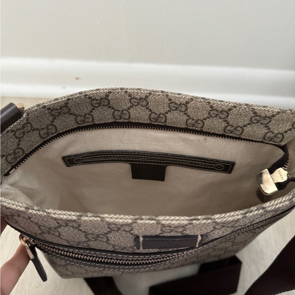 LIKE NEW Authentic Gucci Crossbody - Picture 7 of 14
